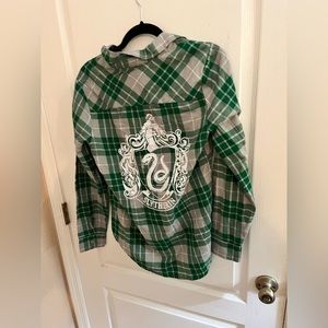 Hot Topic Slytherin Woven Button Down Shirt